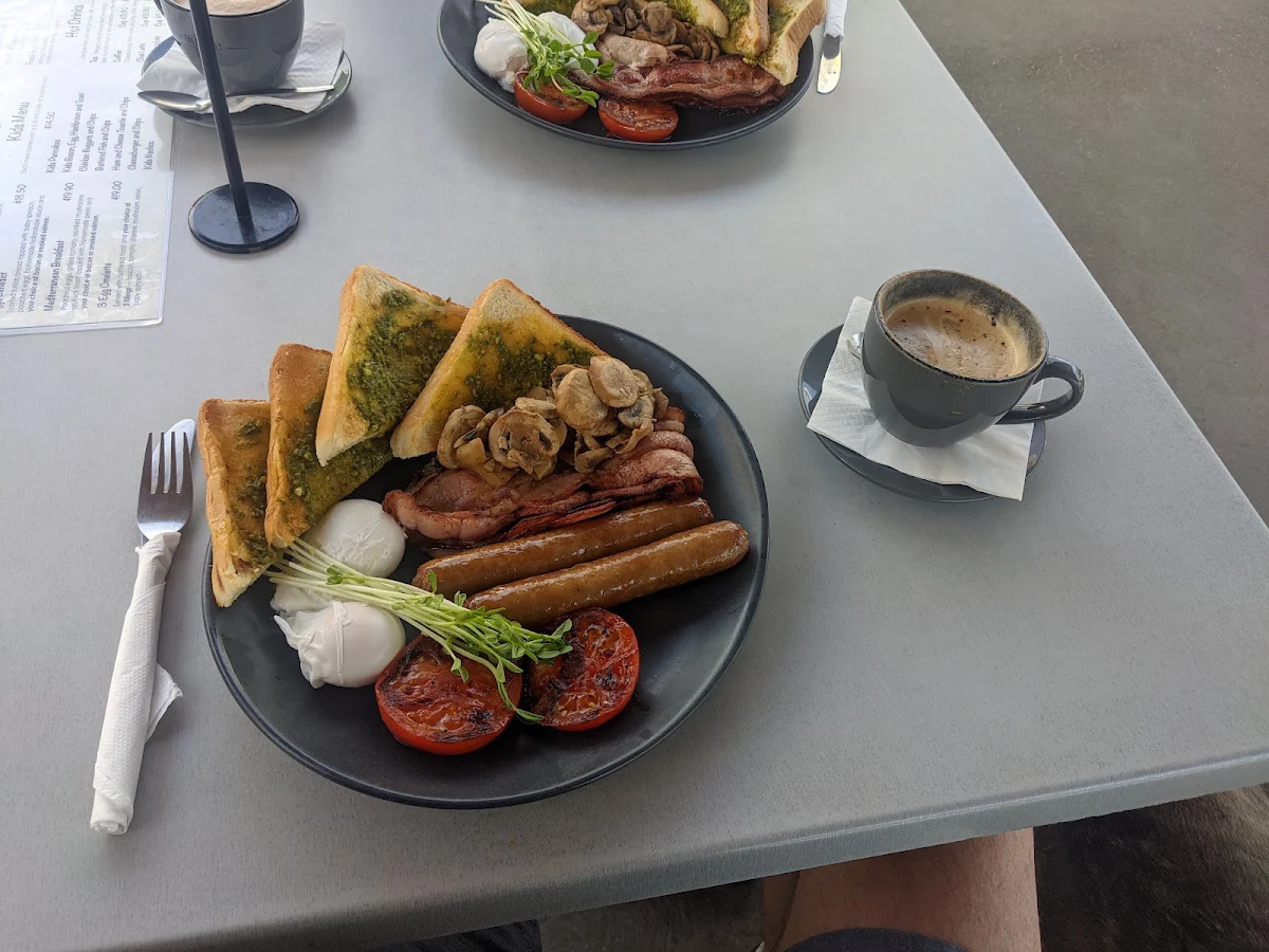 Big Breakfast, Cafe Injoy