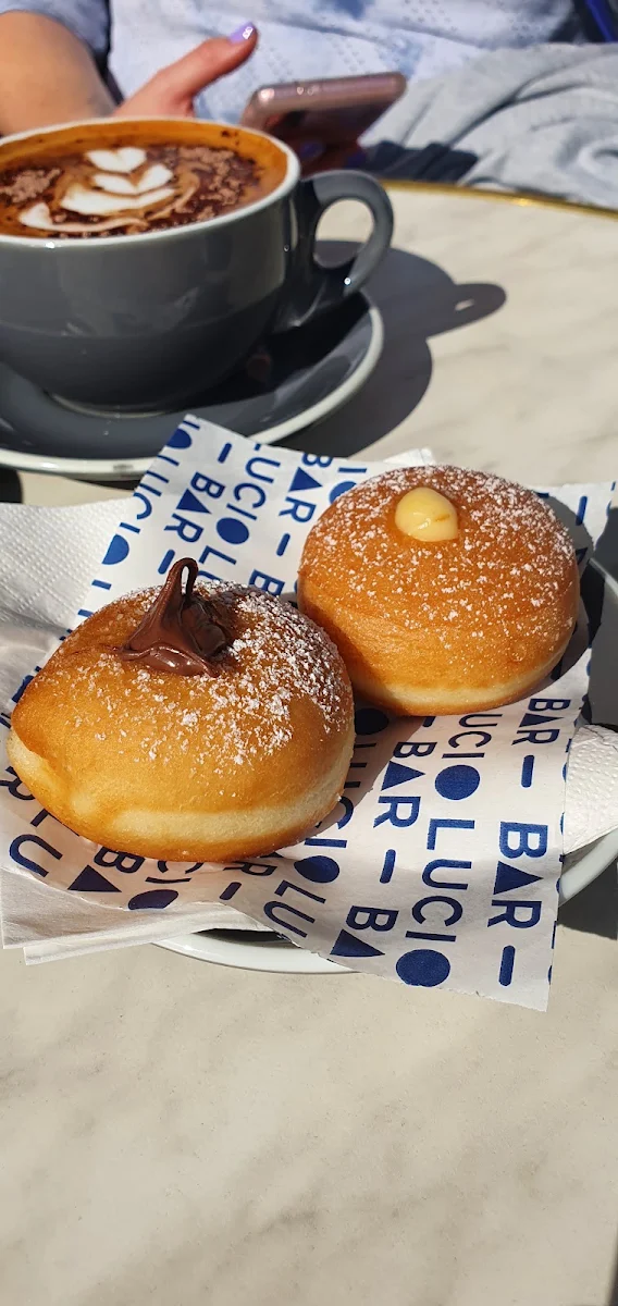 Donuts, Bar Lucio