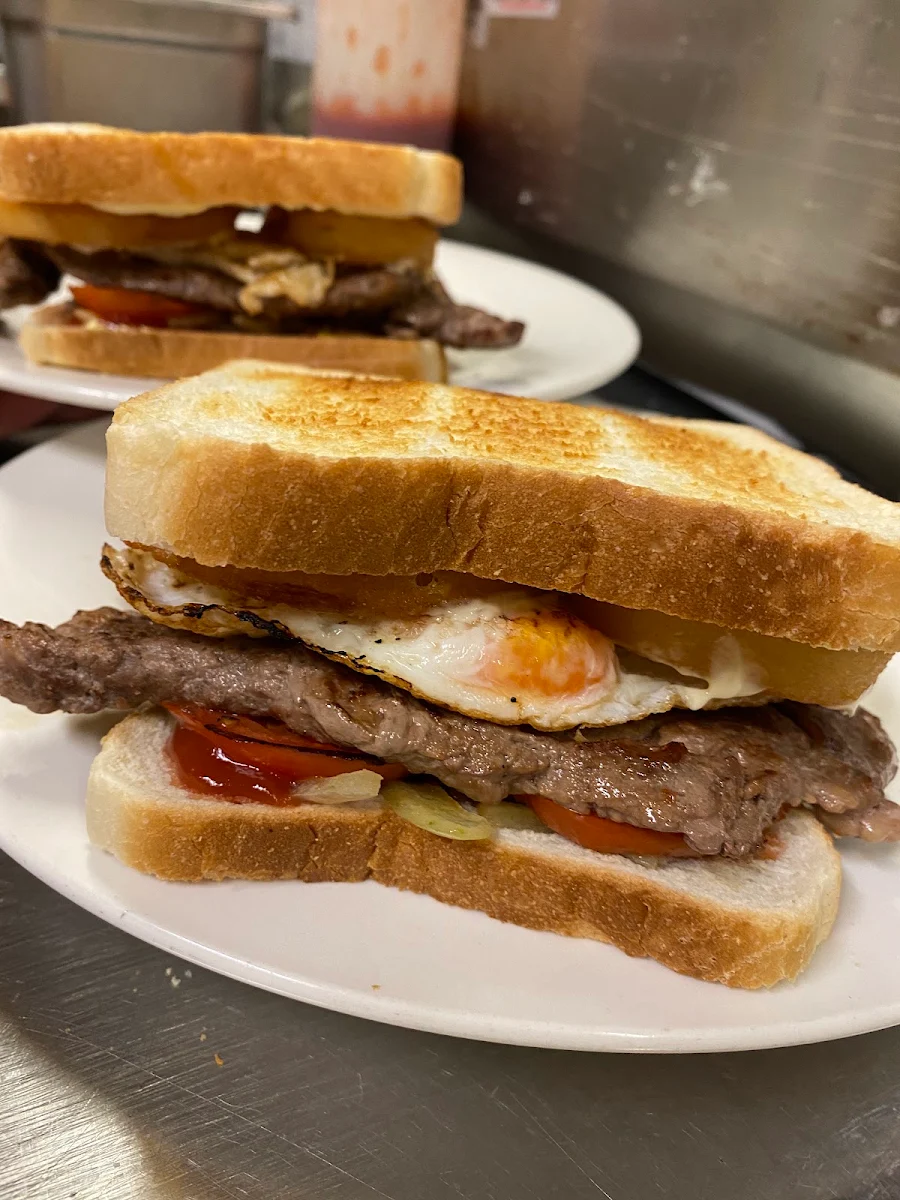 Steak Sandwich with Chips