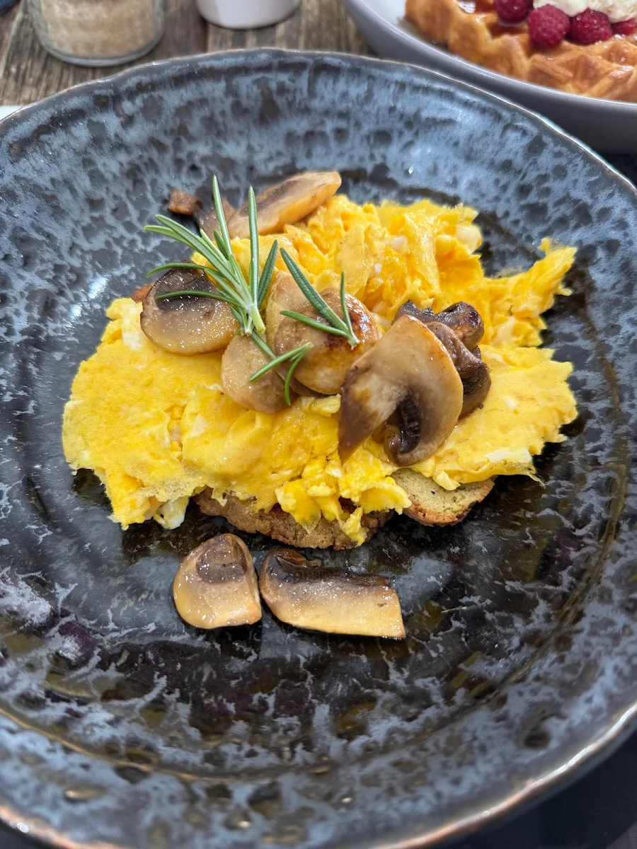 Scrambled Eggs, Cafe Umami