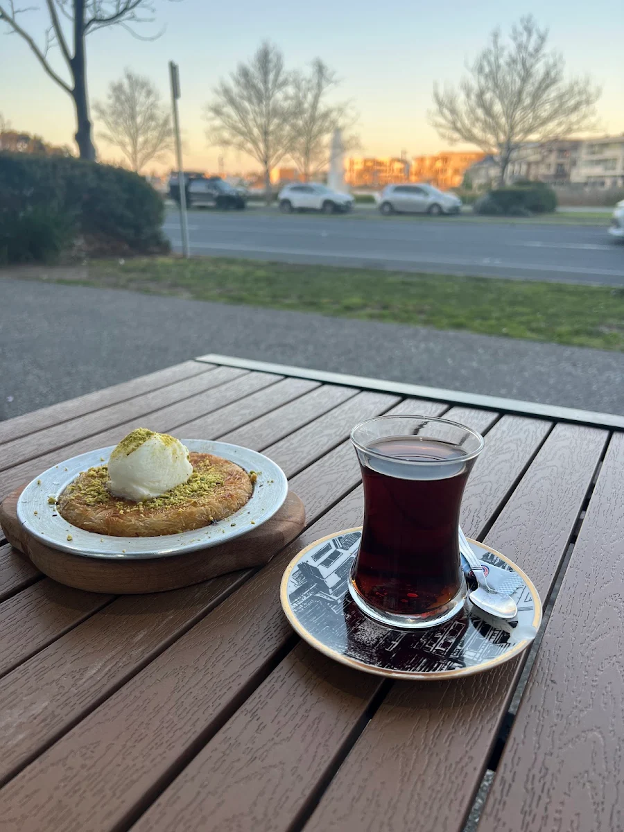 Kunafa, Galata Kebab & Grill