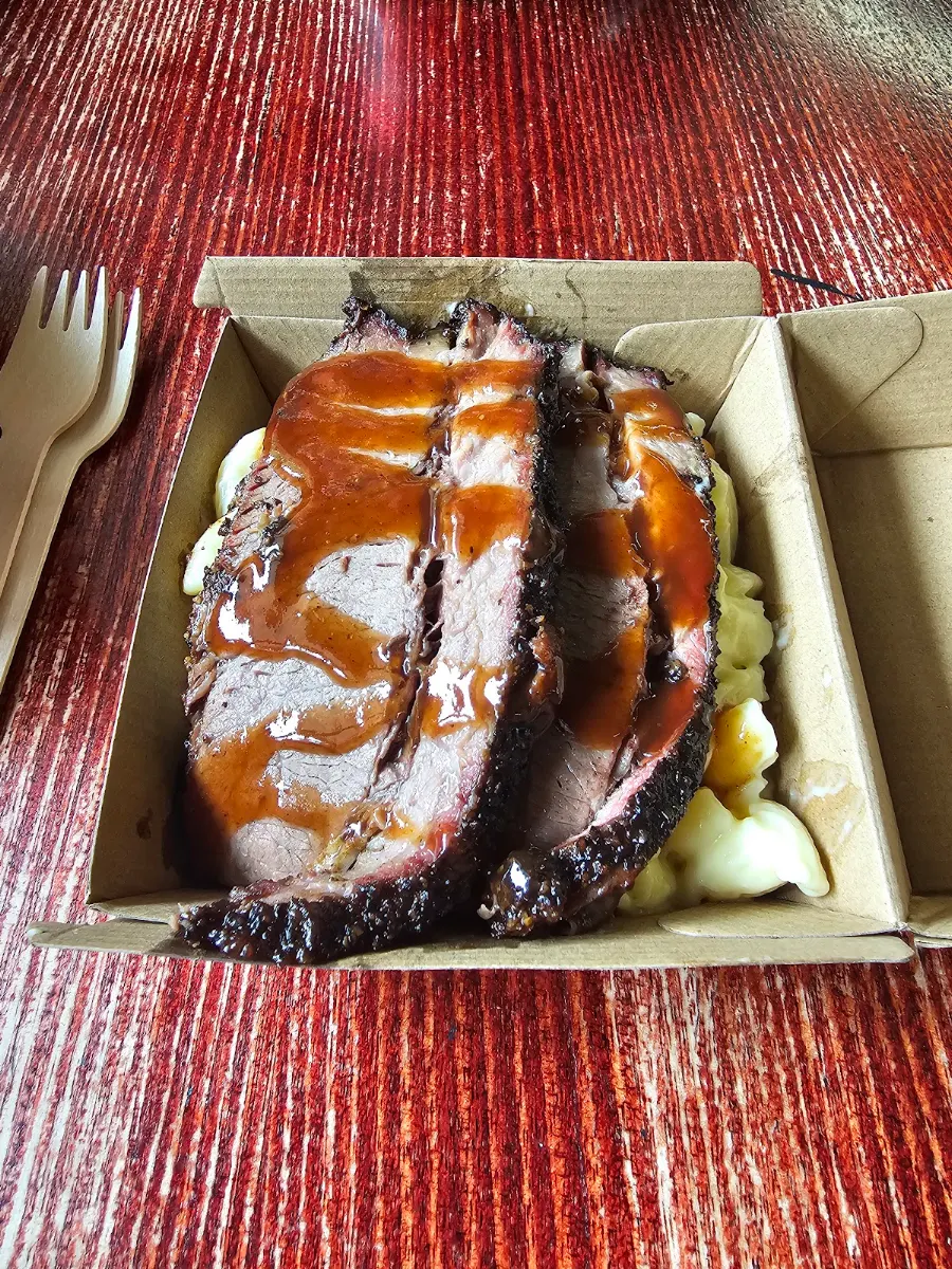 Mac N Cheese with Beef Brisket