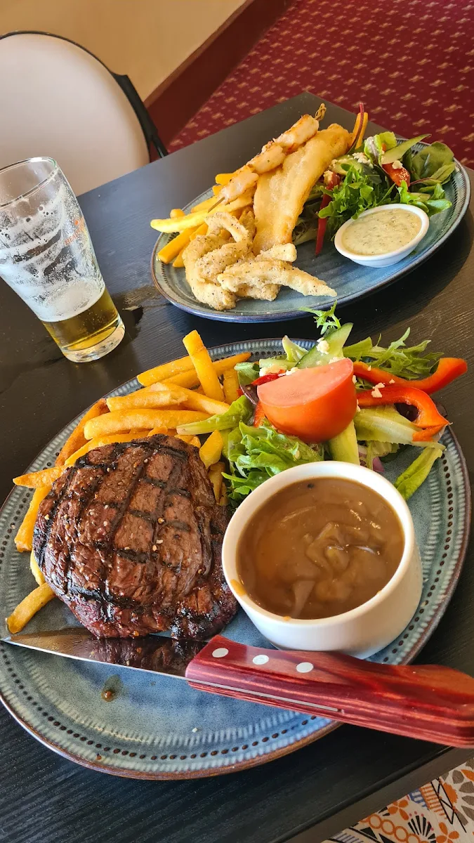 Pepper Steak Salad and Chips