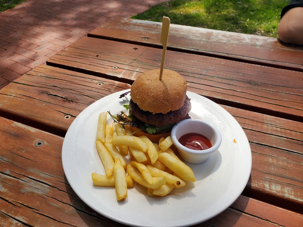 Cheese Burger and Chips