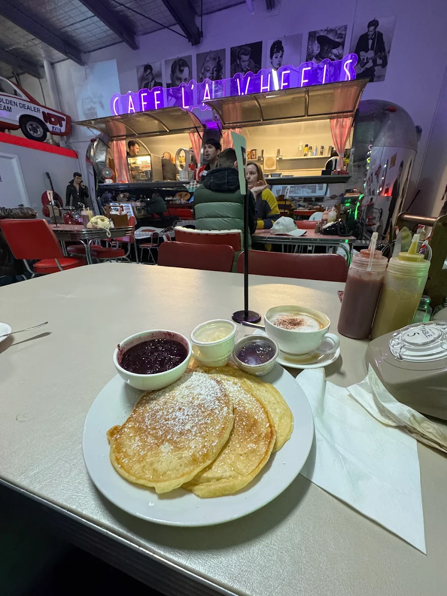 Highlights, Cafe La Wheels
