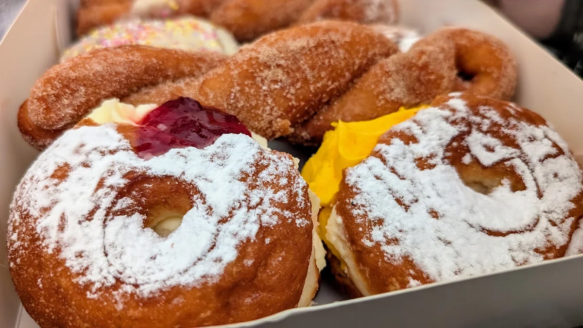 Donuts, Infinitea Cafe Moe