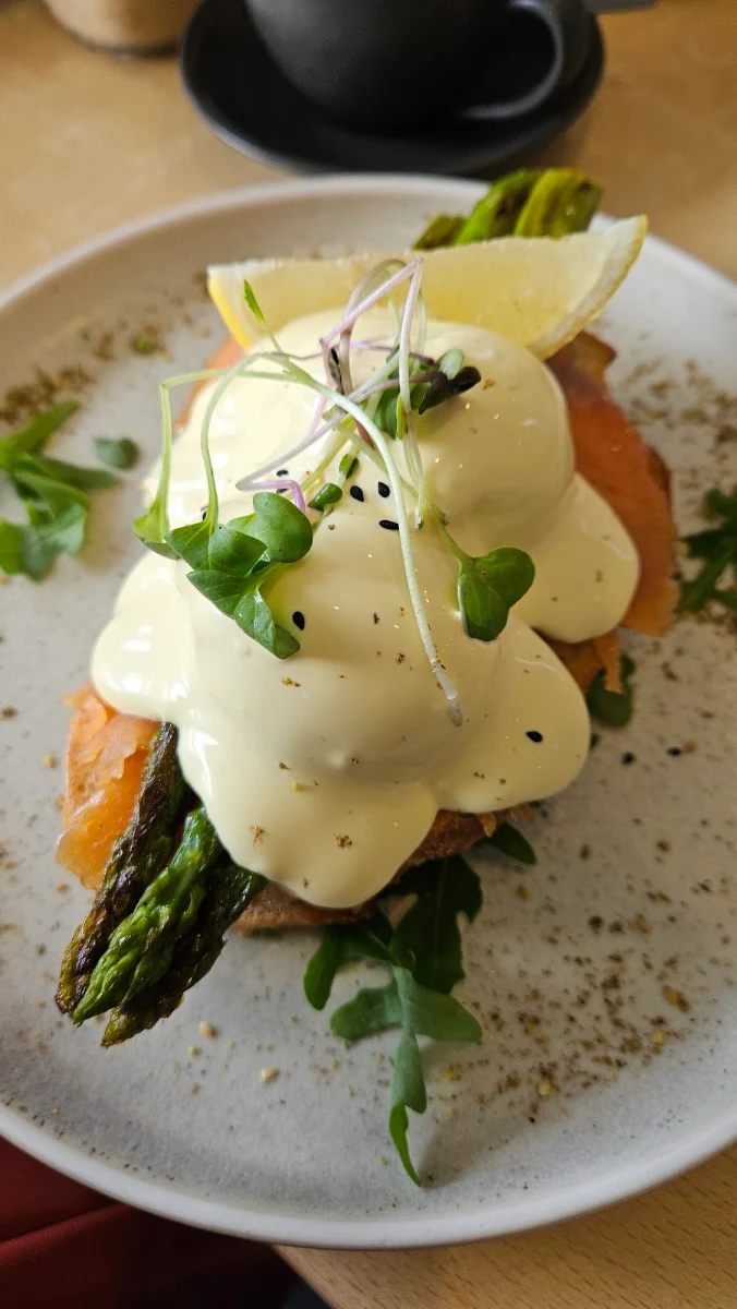 Eggs Benedict, Serrano's Cafe