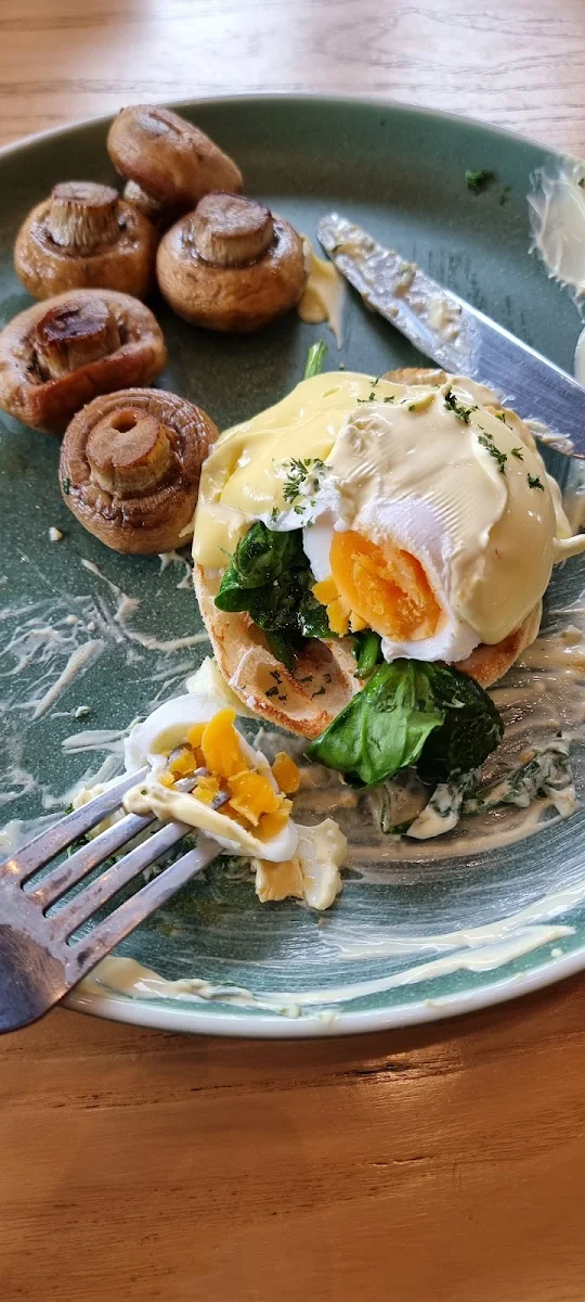 Eggs Benedict, Edesia Adelaide