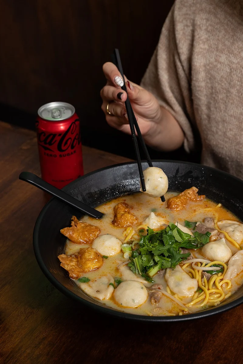 Highlights, Fantastic Neon Hotpot