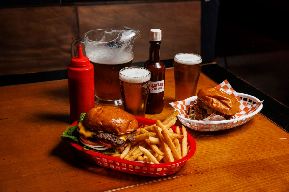 Highlights, Lulie Tavern
