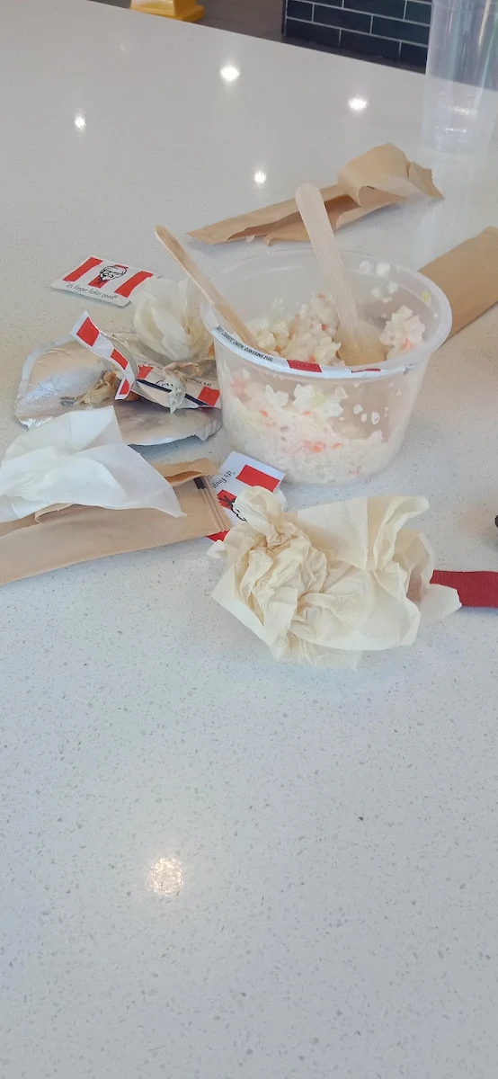 Plates, KFC Lakehaven
