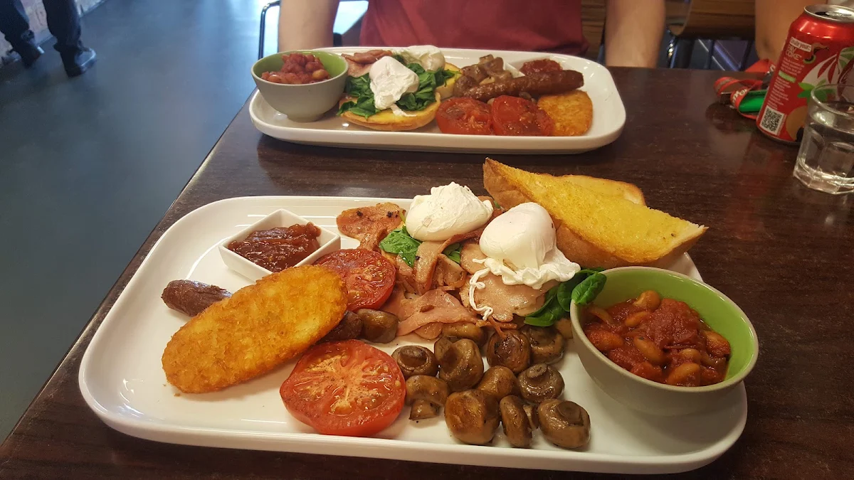 Big Breakfast, Red Brik Caffe