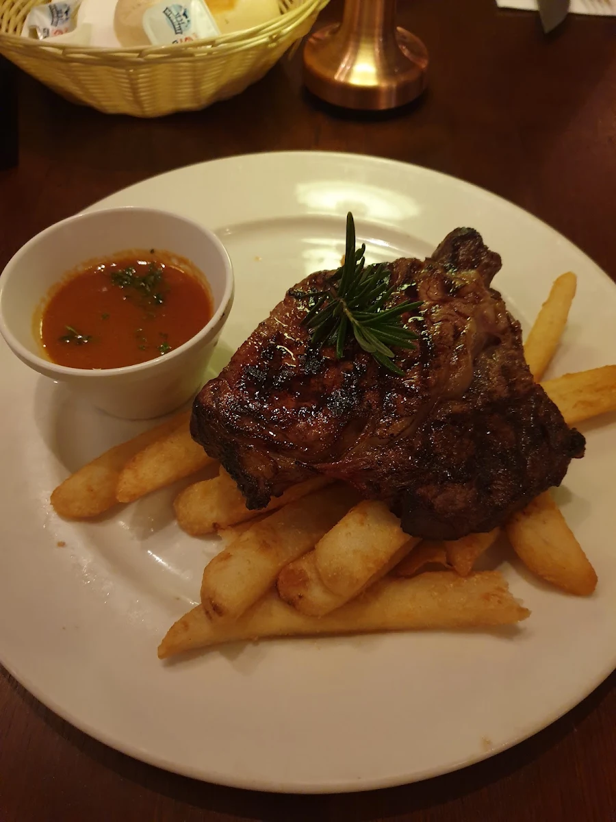 Steak House Chips with Aioli and Tomato Sauce