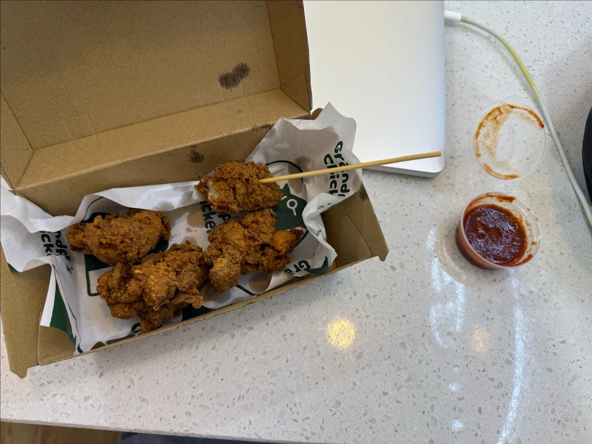 Highlights, Teaser X Grandpa‘s Chicken Carlton Store