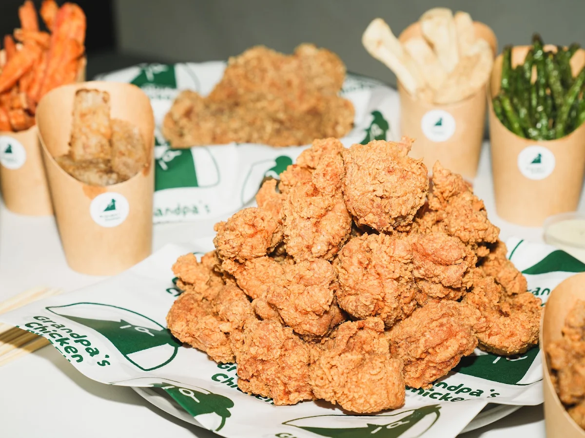 Highlights, Teaser X Grandpa‘s Chicken Carlton Store