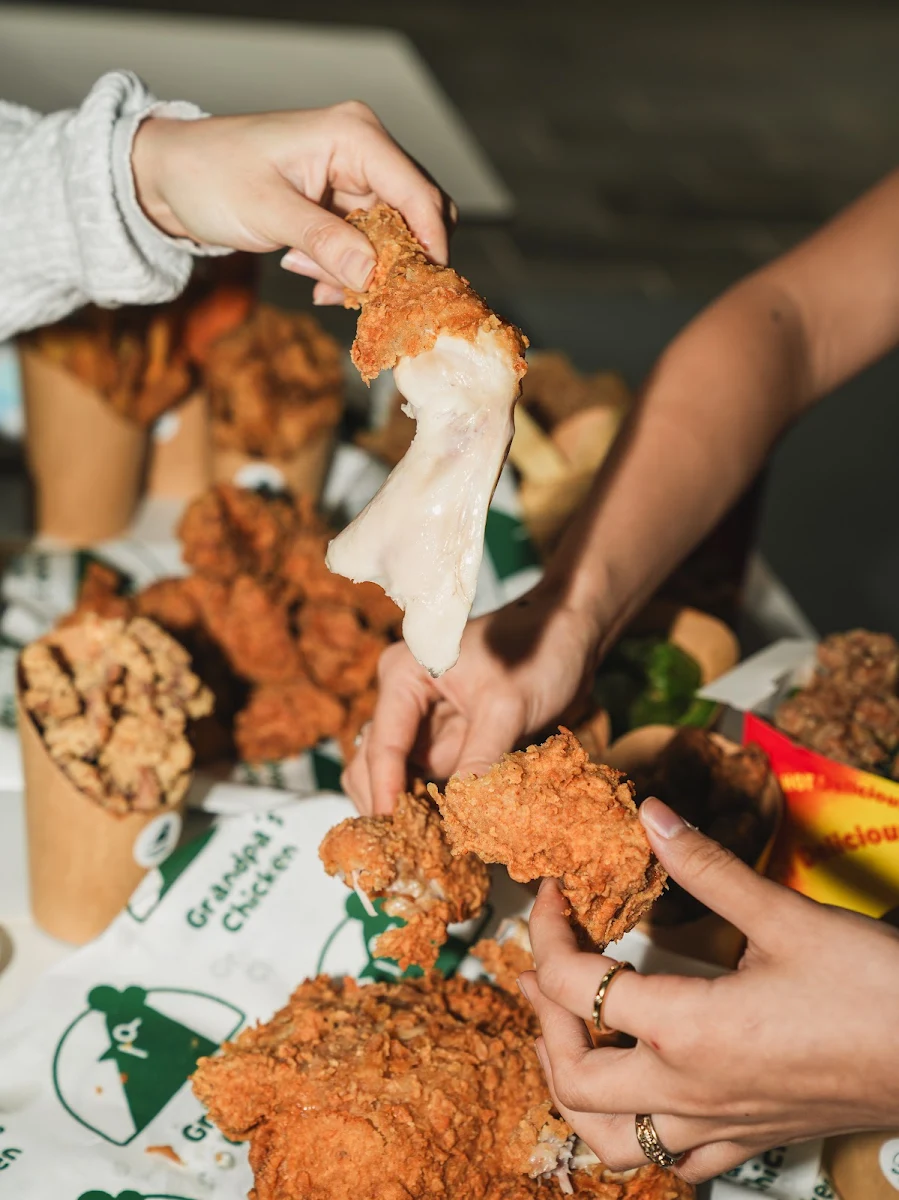 Highlights, Teaser X Grandpa‘s Chicken Carlton Store