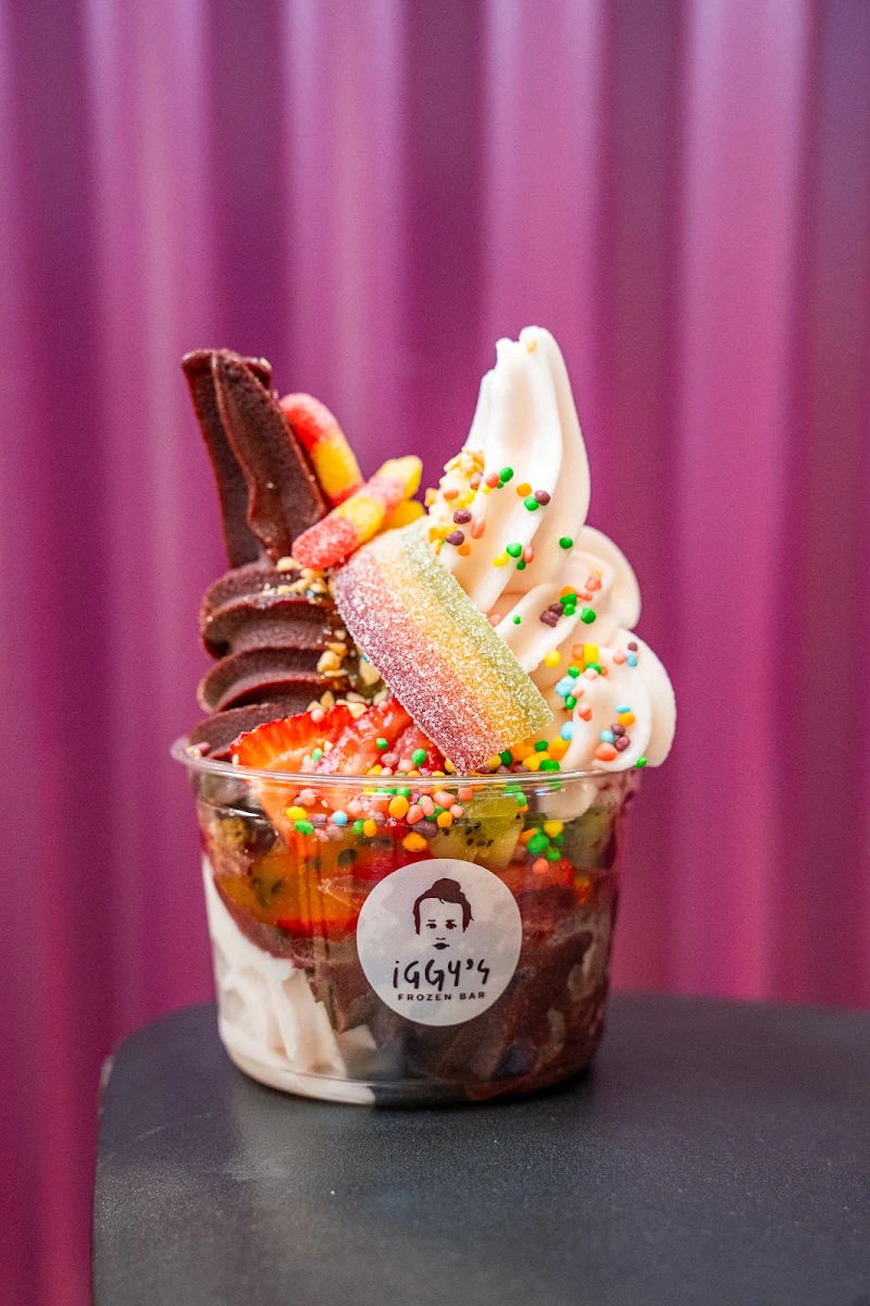 Highlights, Iggy's Frozen Bar