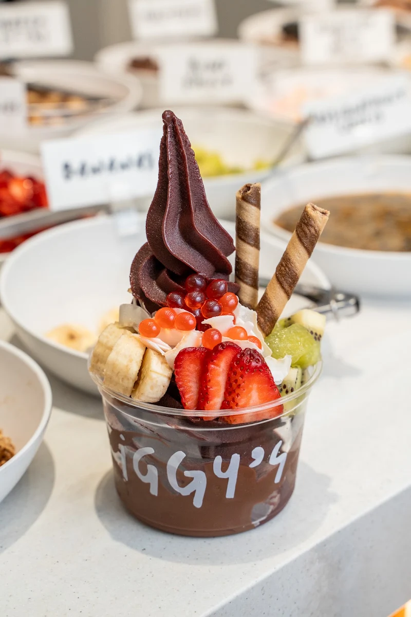 Highlights, Iggy's Frozen Bar