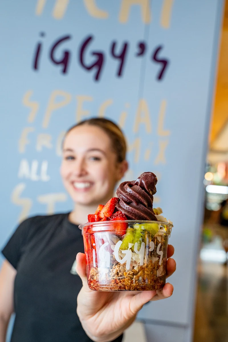 Highlights, Iggy's Frozen Bar
