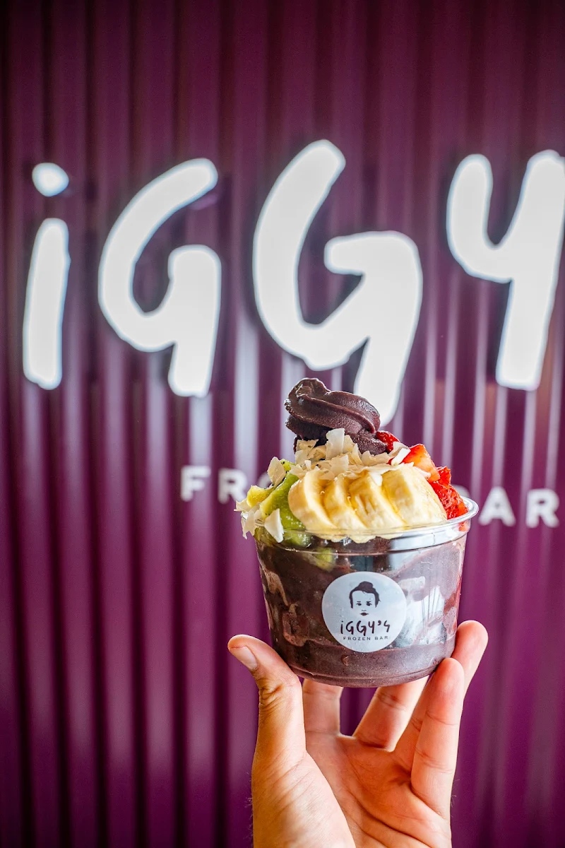 Highlights, Iggy's Frozen Bar