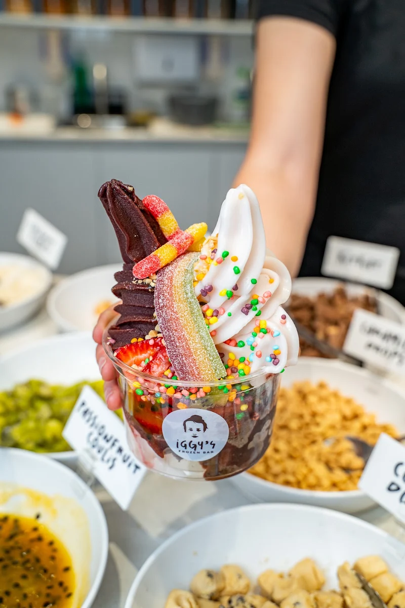 Highlights, Iggy's Frozen Bar