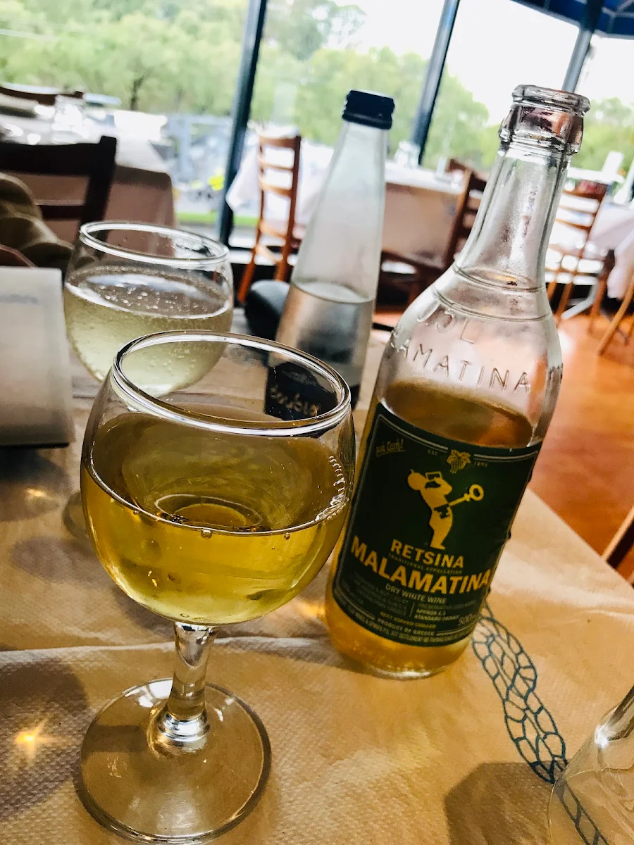 Retsina, Nikos Tavern