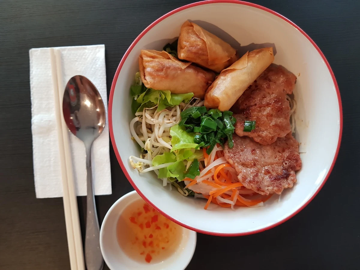 Bun Nem Nuong Special Vietnamese Vermicelli Noodle Salad