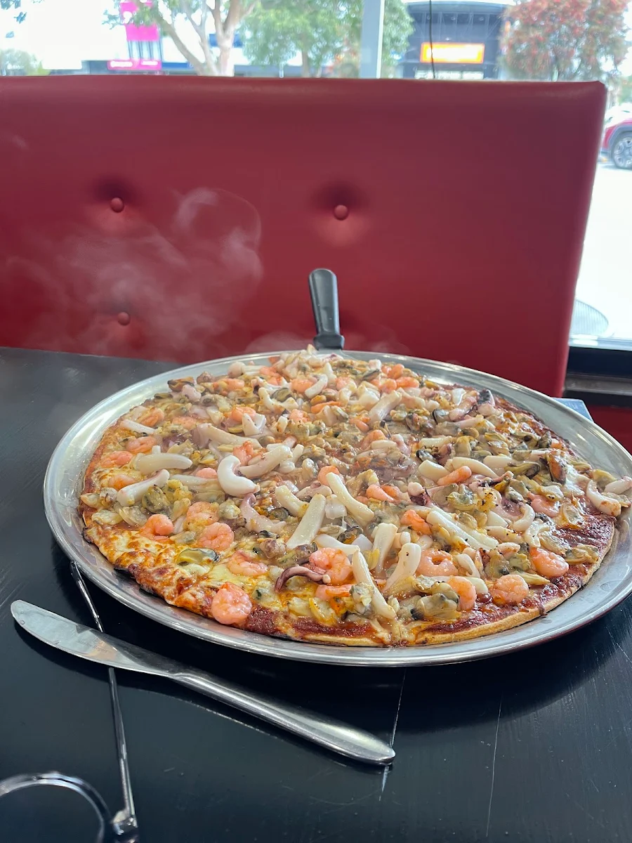 Highlights, Ray's Pizza and Pasta