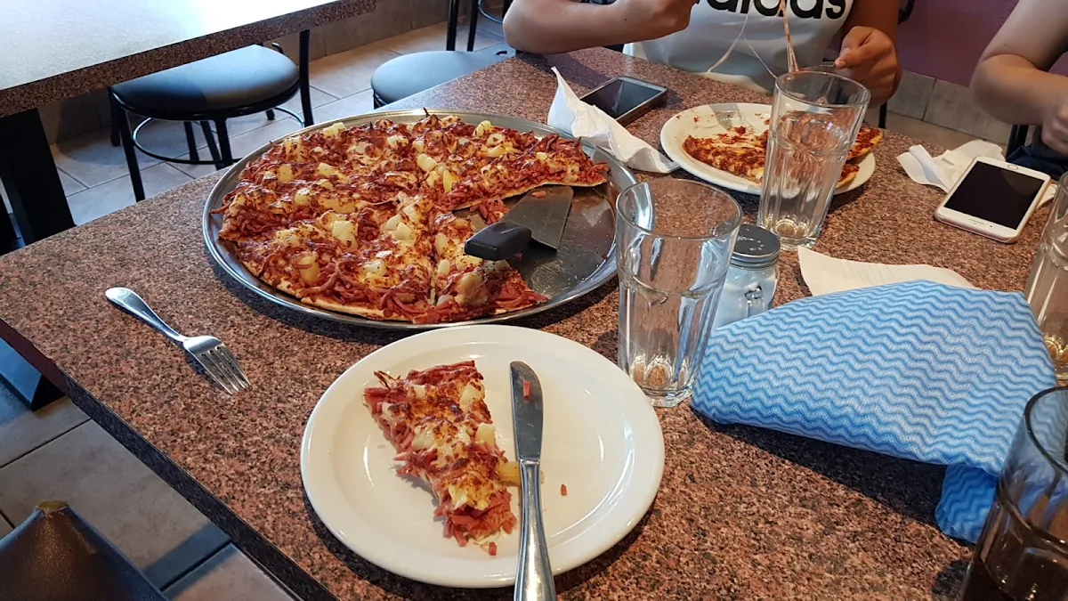 Highlights, Ray's Pizza and Pasta