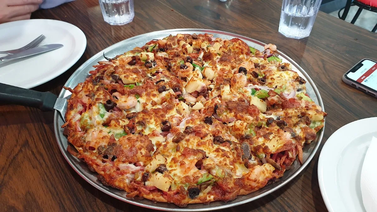 Highlights, Ray's Pizza and Pasta