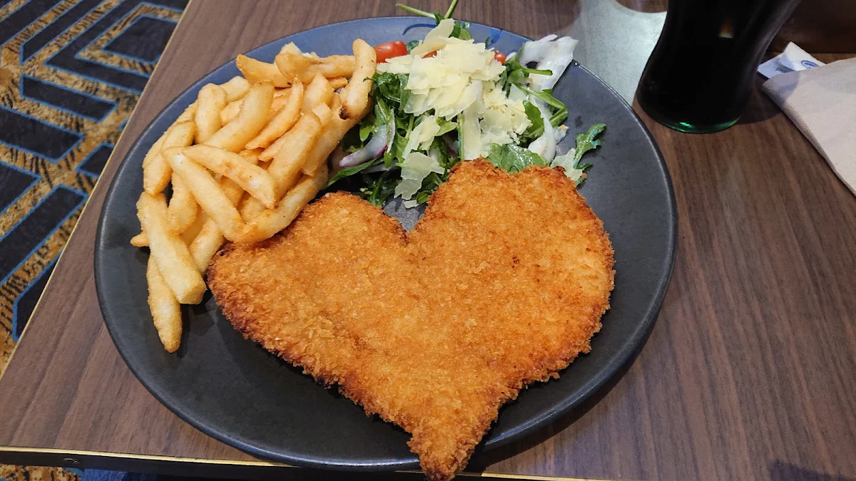Chicken Schnitzel, Club Southside