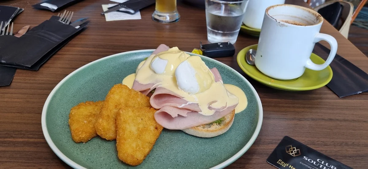 Eggs Benedict, Club Southside