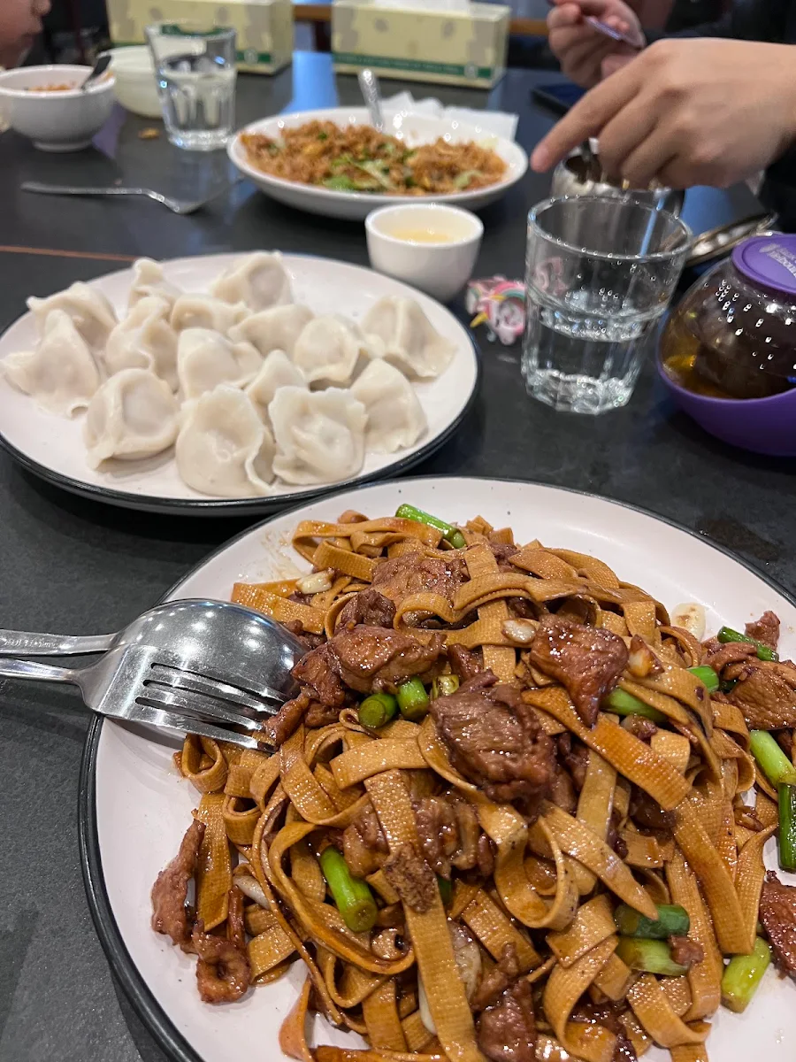Flat Rice Noodles with Beef