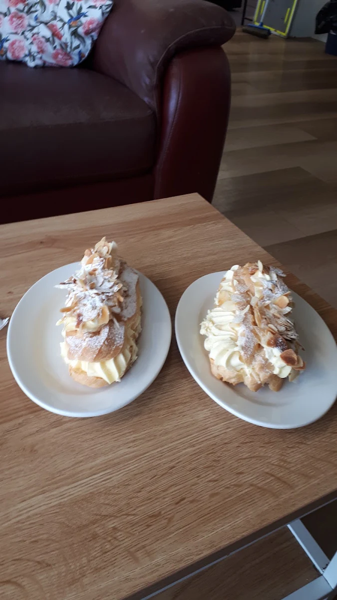 Eclair, Deloraine Town Cafe