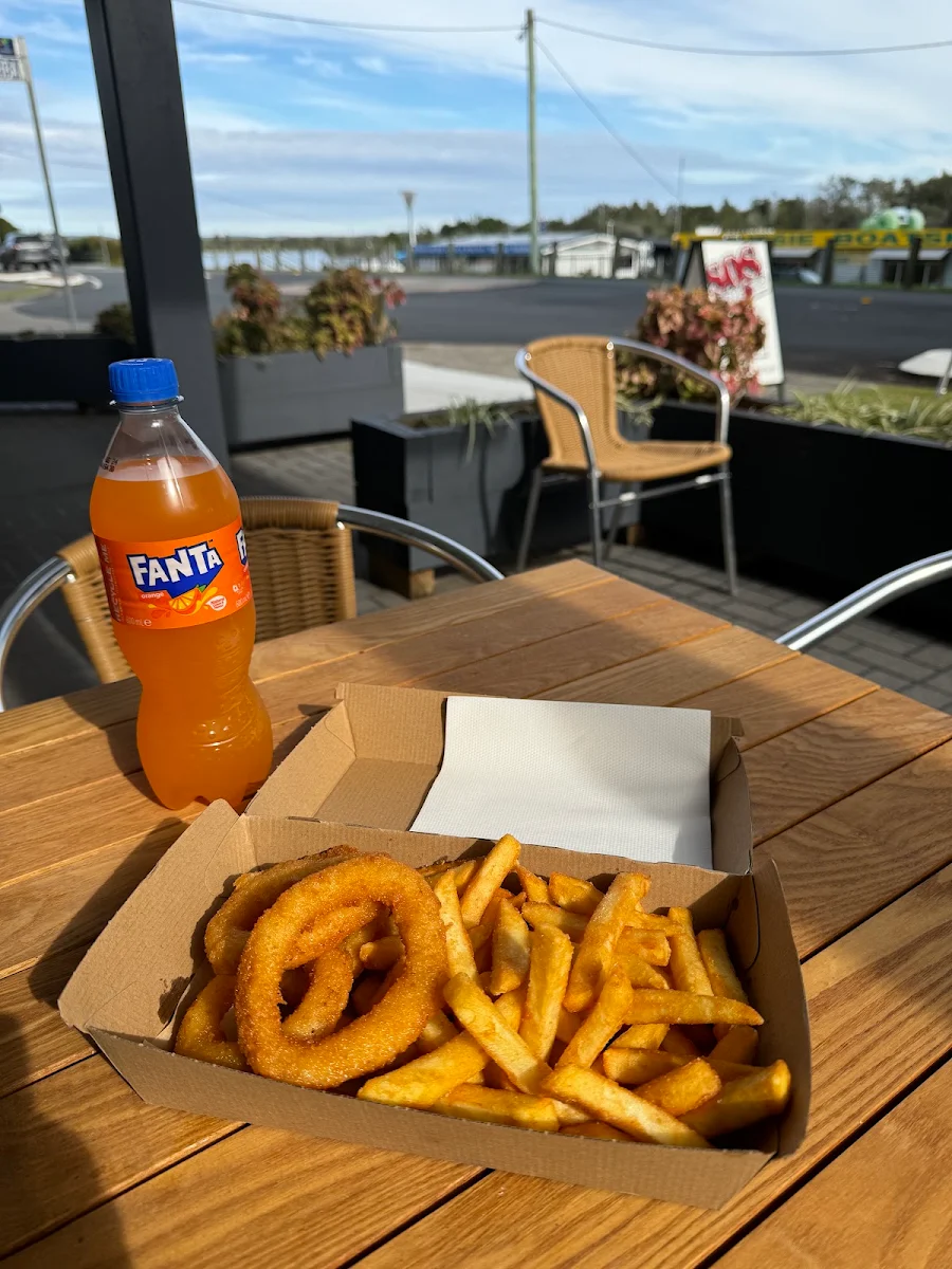 Highlights, Lakeside takeaway