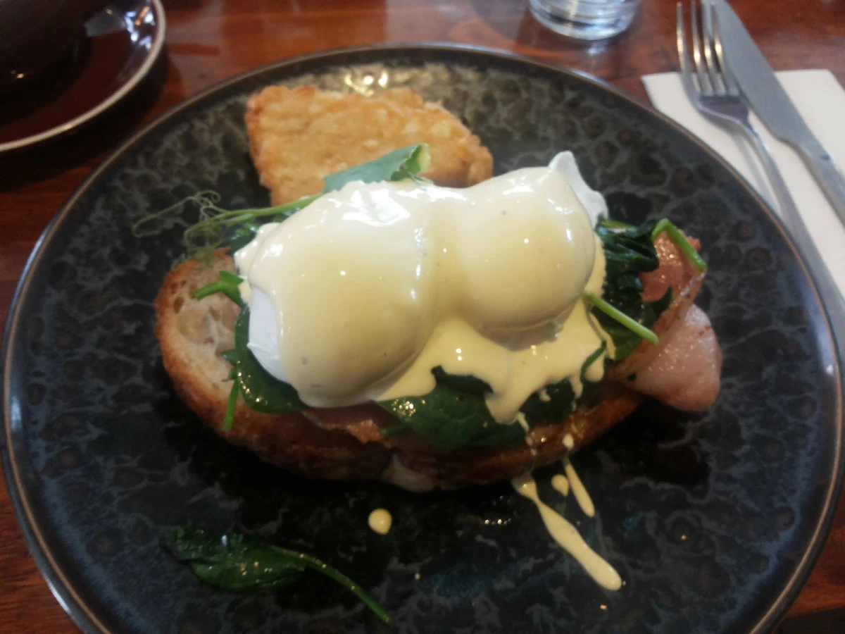 Pulled Chicken Benedict, Tosaria Restaurant
