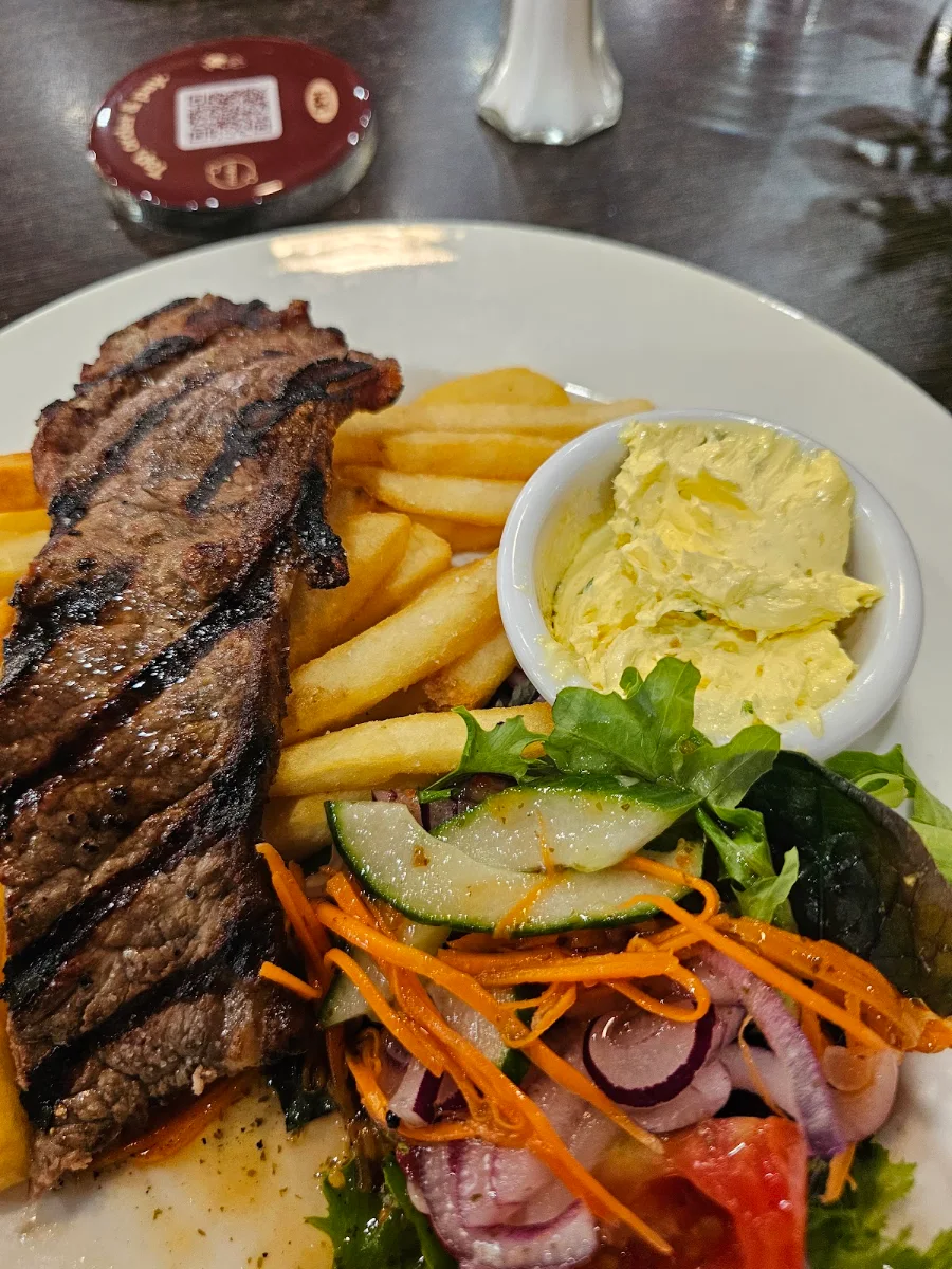 Steak Chips Salad Garlic Butter