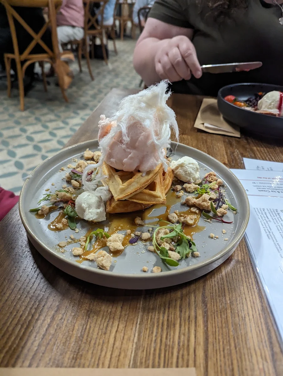Apple Crumble Waffle
