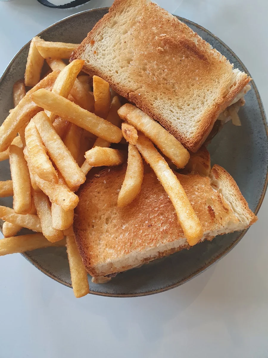 Tomato & Cheese Toastie & Chips