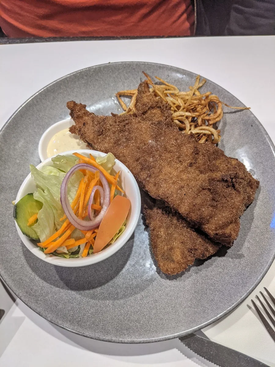 Fish and Chip's, Tavern 540