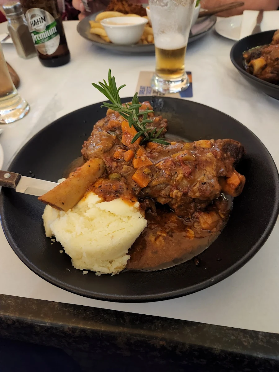 Lamb Shanks, Tavern 540