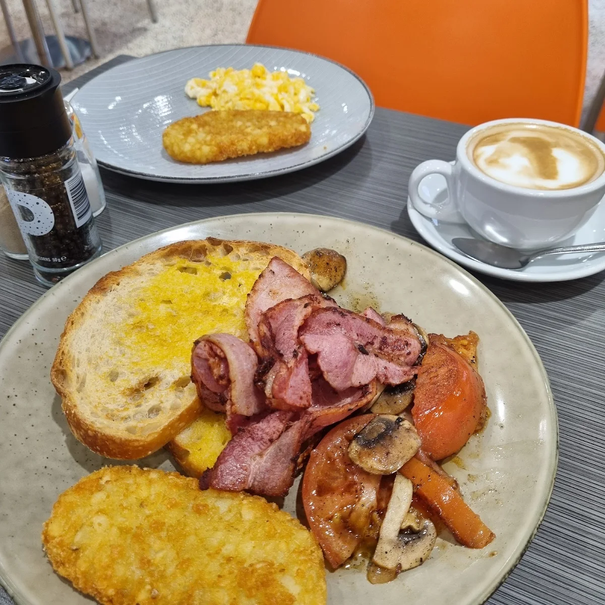 Highlights, Jess' Cafe