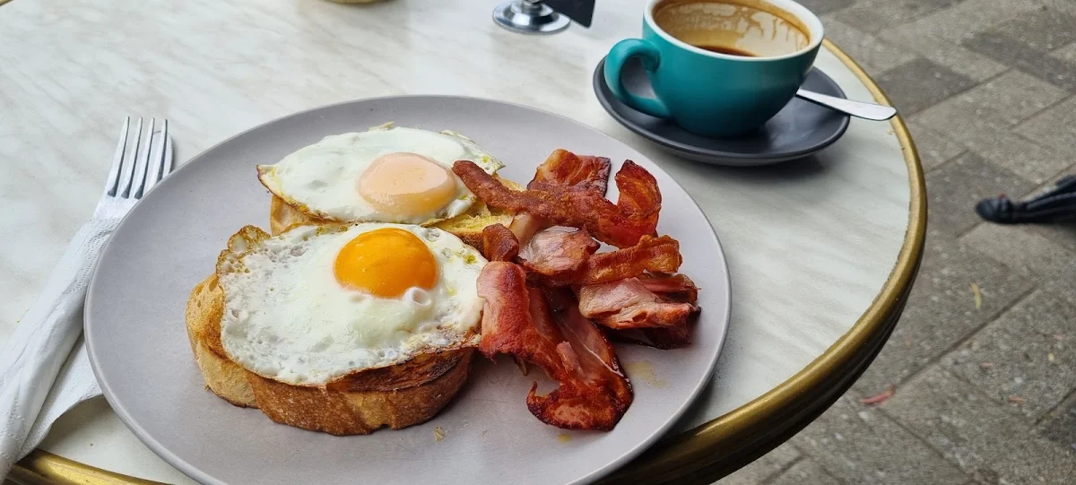Eggs on Toast with Bacon