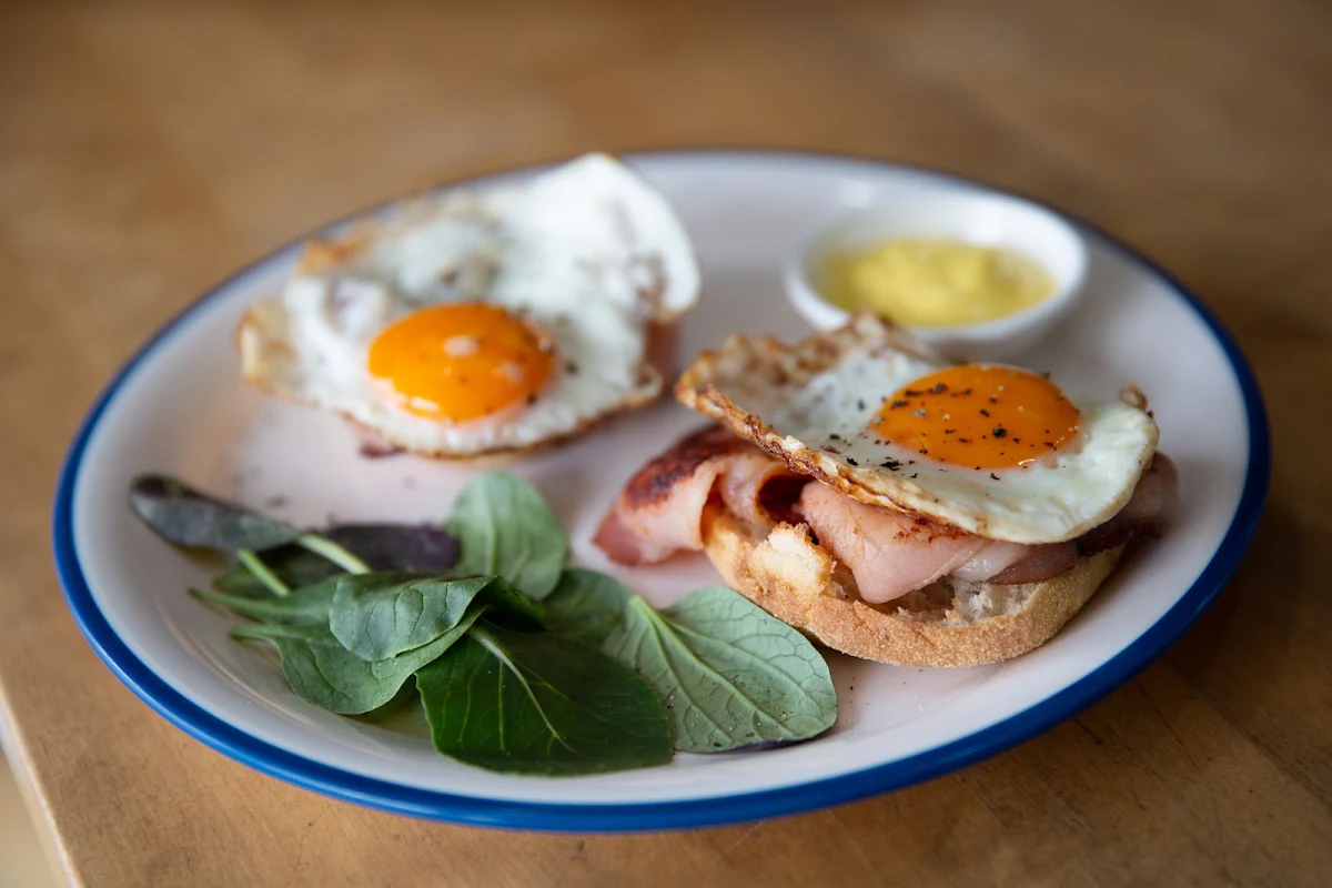 Classic Bacon & Eggs on Toast