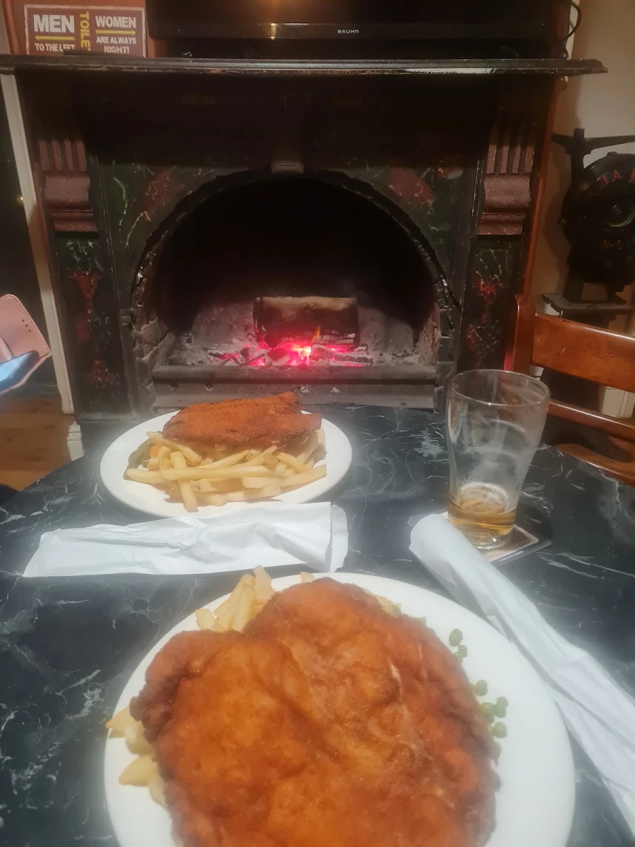 Highlights, Tumblong Tavern