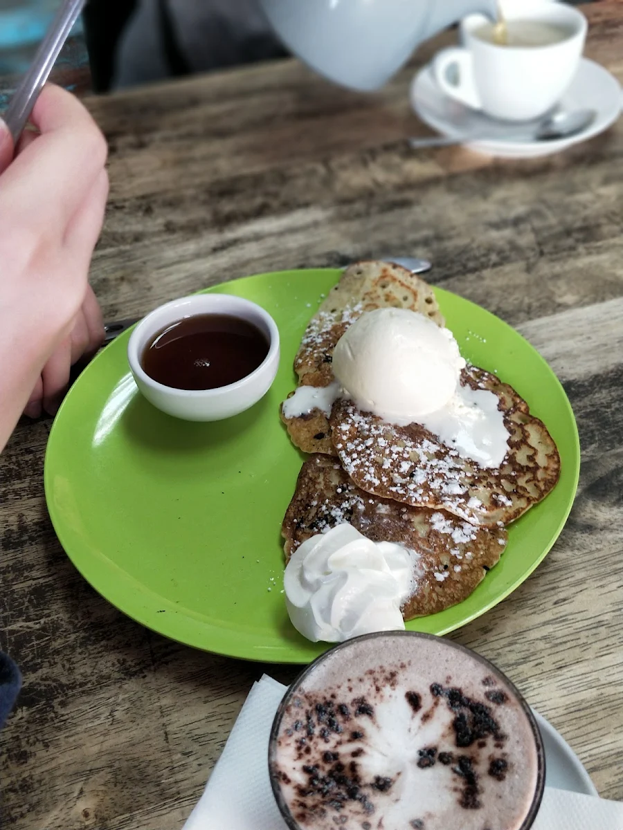 Highlights, The Cafe