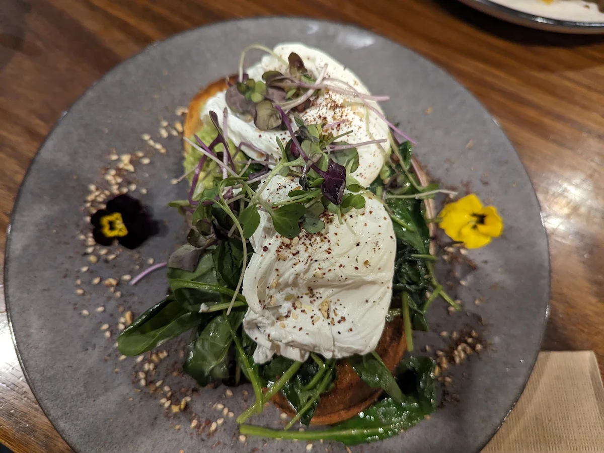 Smashed Avocado, Cafe Issus