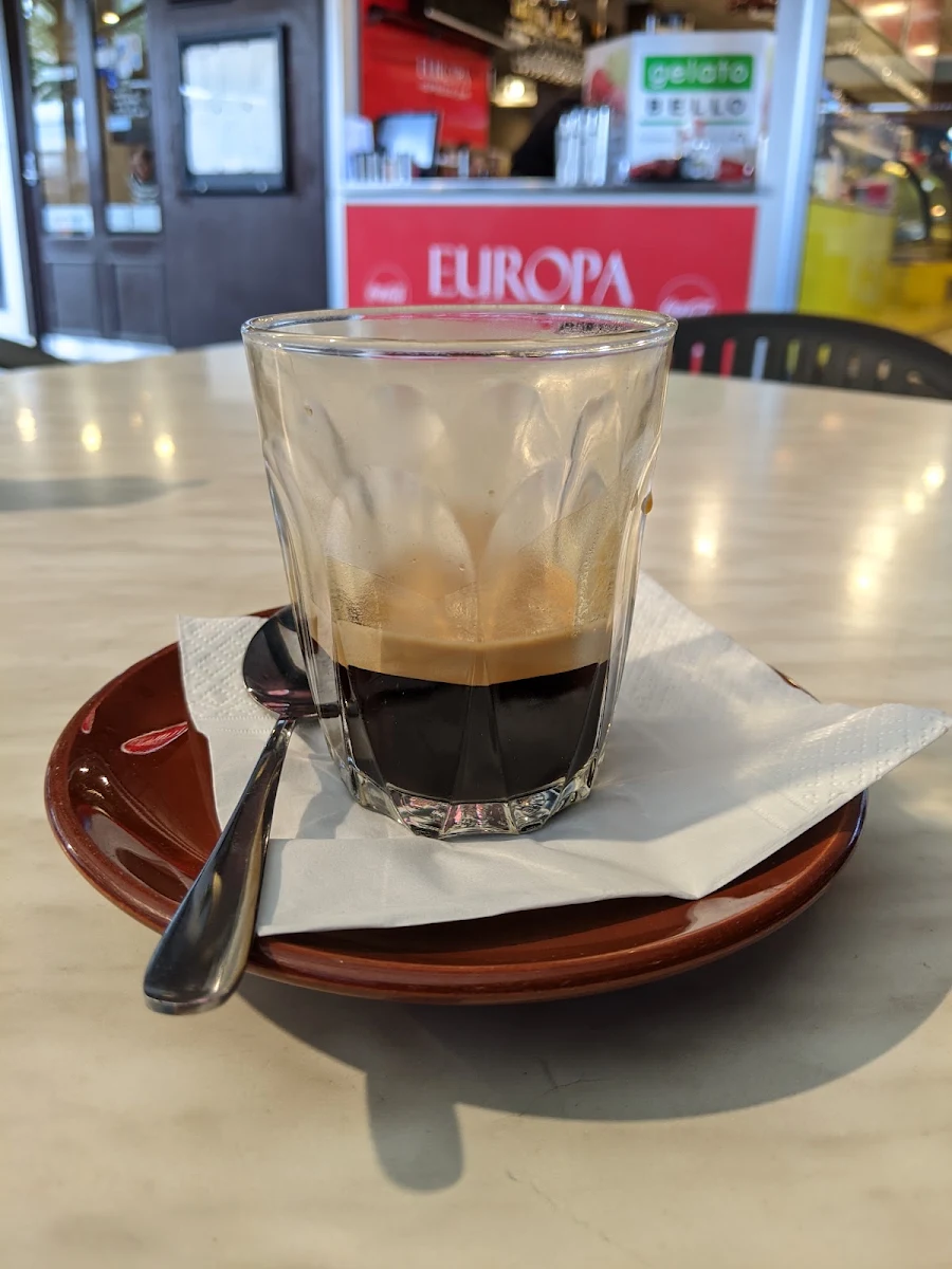 Doppio Espresso, Europa at the Bay