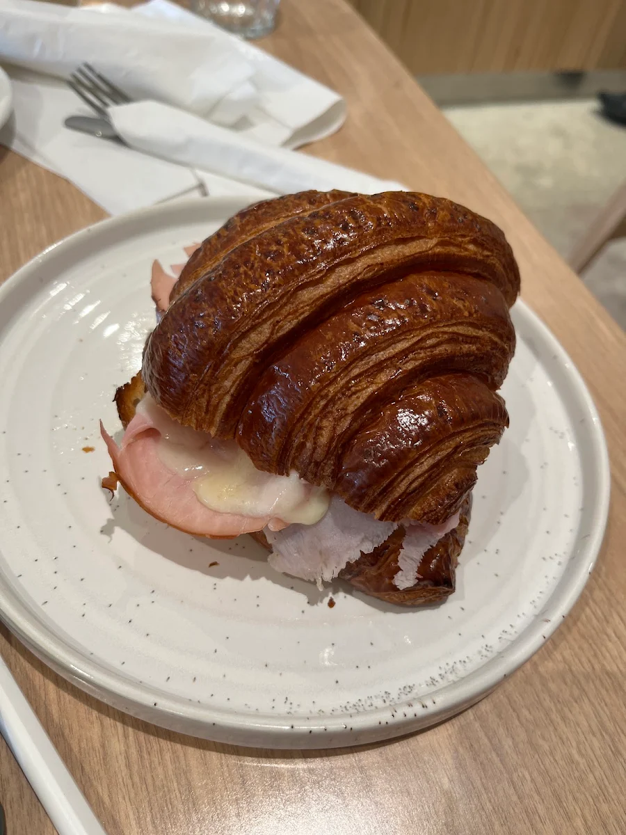 Croissant, Saturdays