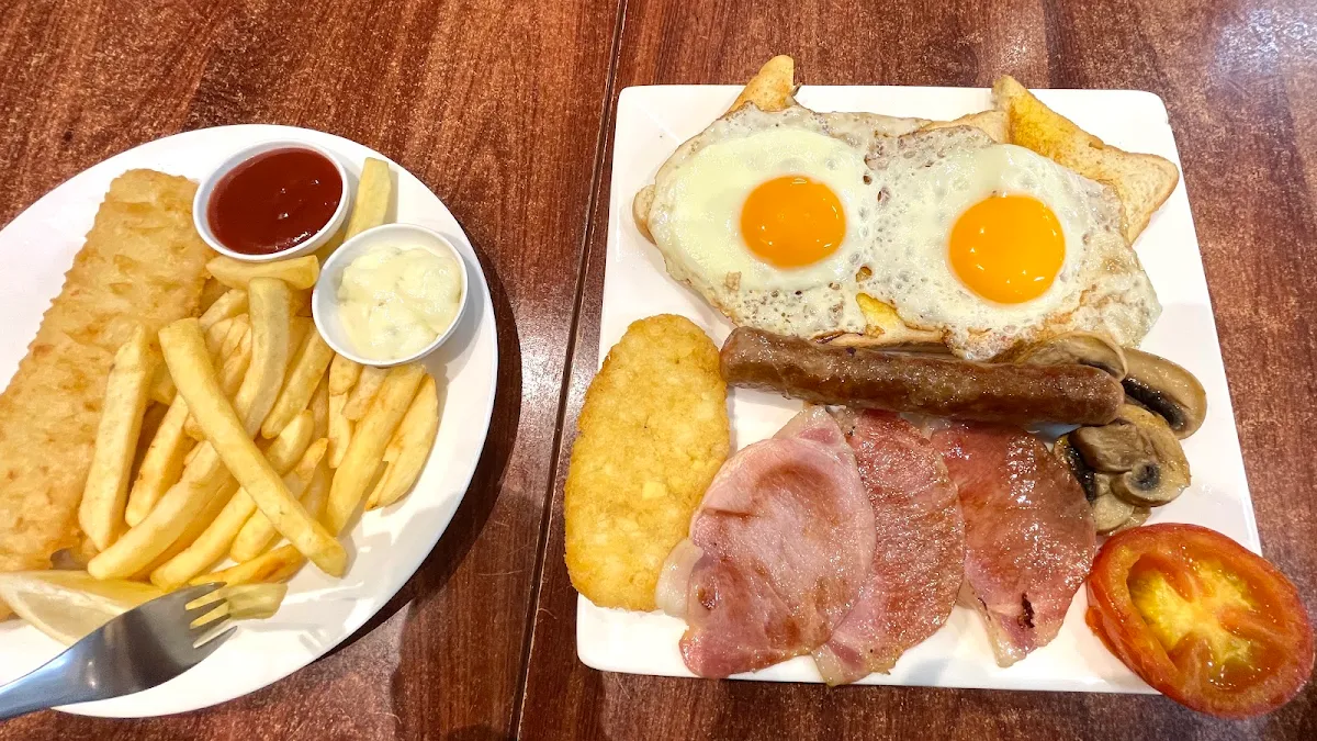 Highlights, Darcie's Cafe